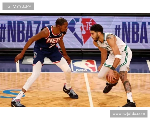 多伦多猛龙队全力迎战劲敌,季后赛冲刺再掀激烈对决 多伦多猛龙队全力迎战劲敌,季后赛冲刺再掀激烈对决